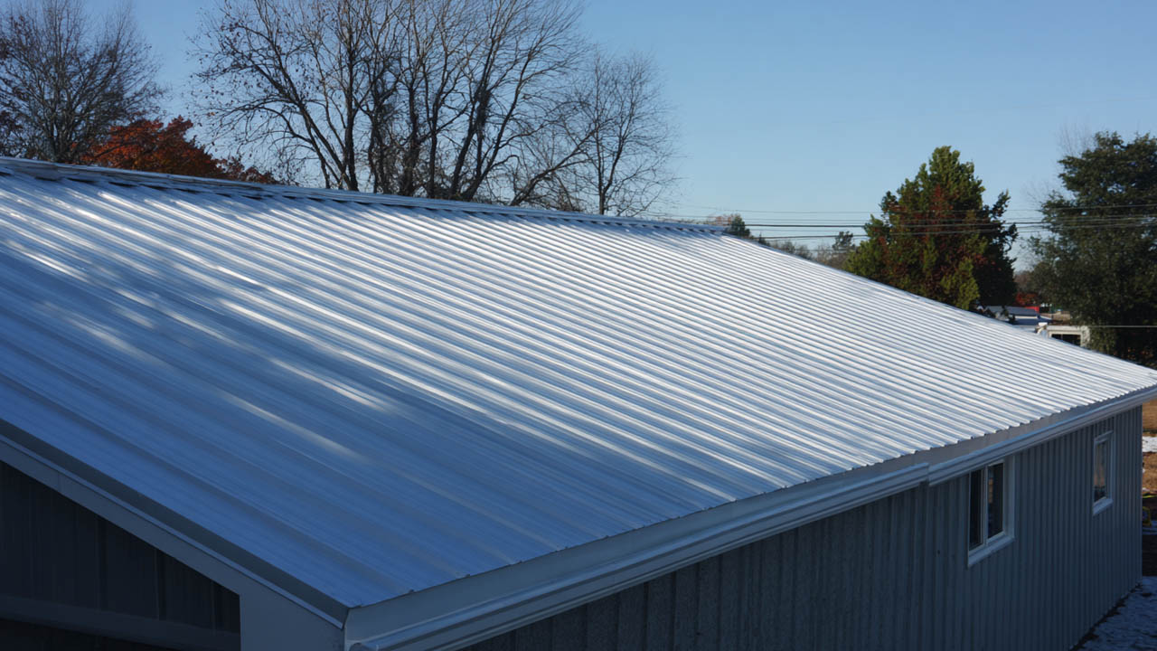 Asphalt shingles roof